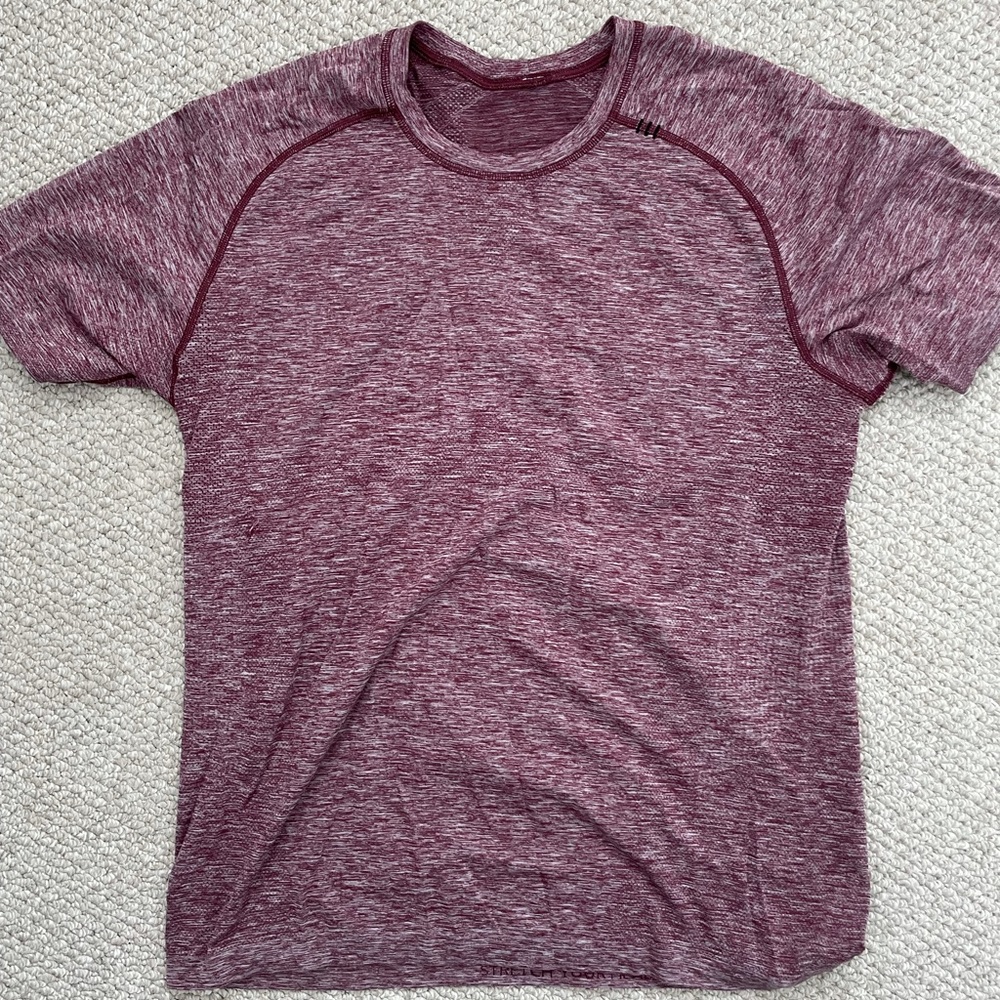 Men’s Lululemon breathable shirt